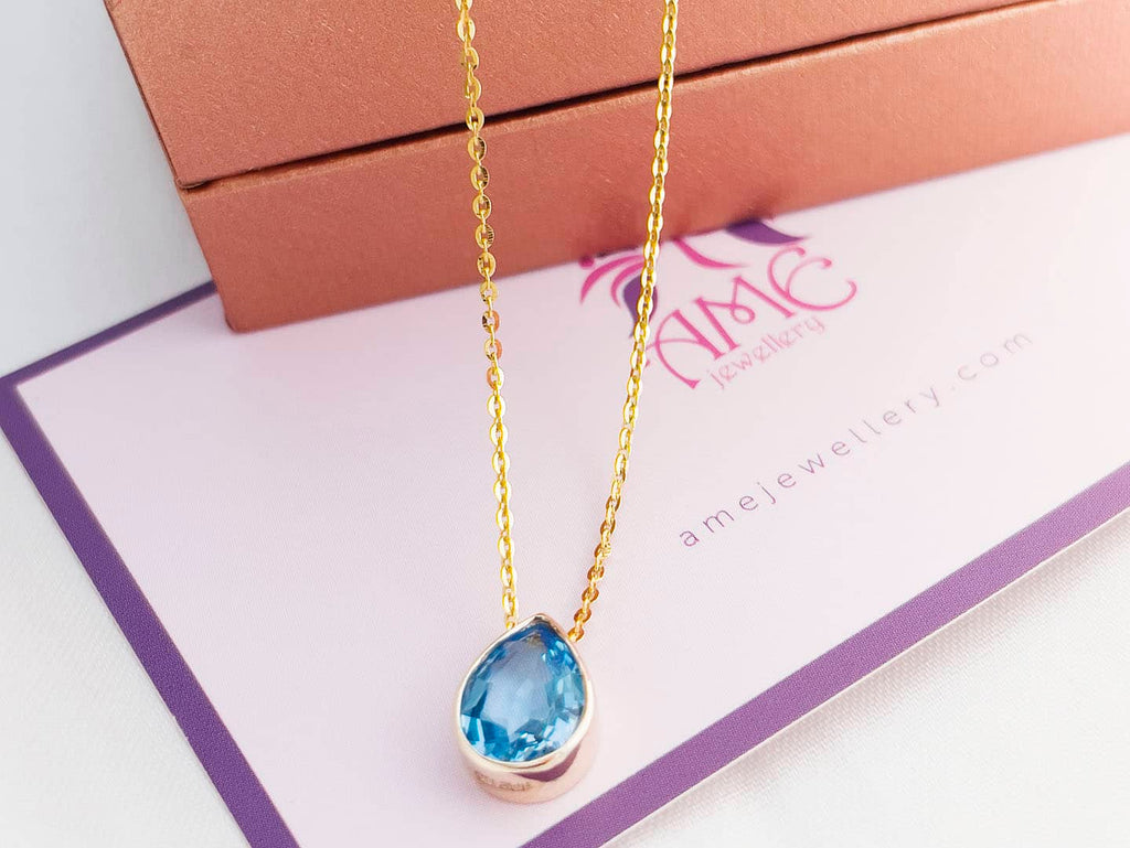 Mặt dây Đá quý thiên nhiên Pear-cut Blue Topaz Bezel Pendant in 14K Yellow Gold by AME Jewellery