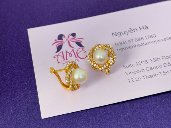 Bông tai Vàng Ngọc Trai trắng White Freshwater Cultured Pearl English Lock Earrings 14K Yellow Gold by AME Jewellery