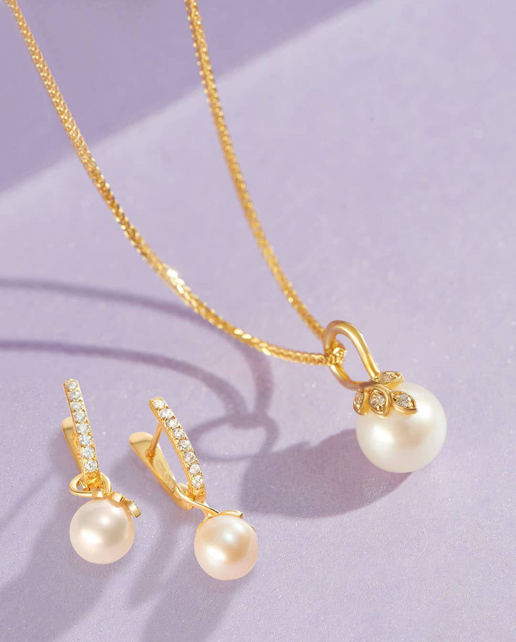 Trang sức Lá Vàng 14K Ngọc trai White Pearl Leaf Jewelry in 14-karat Yellow Gold by AME Jewellery