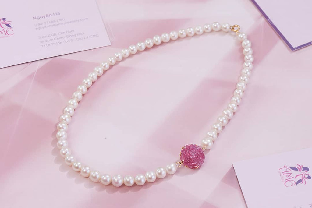 Vòng cổ Chuỗi Ngọc trai trắng Pearl Strand Necklace and Ruby Rose by AME Jewellery