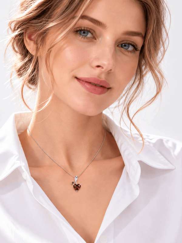 Pendentif en argent sterling avec grenat rouge taille cœur et péridot - AME Jewellery