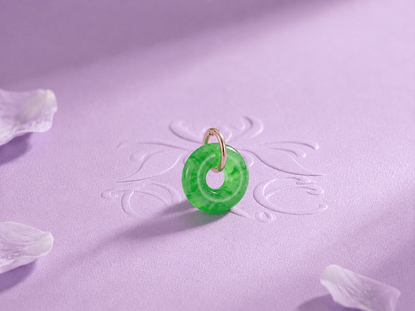 Pendentif cercle du ciel en jadéite de Birmanie et en or jaune 14K - AME Jewellery.