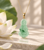 Pendentif en or jaune 14K avec Bouddha Guanyin en jadéite birmane - AME Jewellery