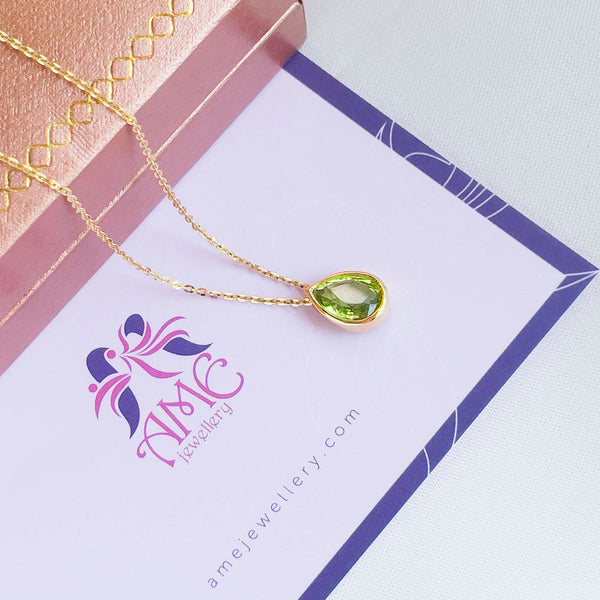 Mặt dây chuyền Đá quý thiên nhiên Pear-cut Peridot Bezel Pendant in 14K Yellow Gold | AME Jewellery