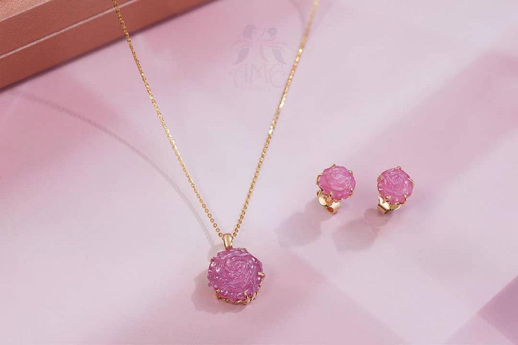 Bộ Trang sức Vàng 14K Hoa hồng Đá quý tự nhiên Ruby Carved Rose Flower Jewelry Set in 14K Yellow Gold by AME Jewellery