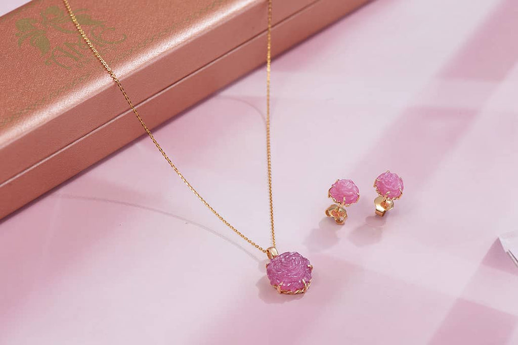 Bộ Trang sức Vàng 14K Hoa hồng Đá quý tự nhiên Ruby Carved Rose Flower Jewelry Set in 14K Yellow Gold by AME Jewellery