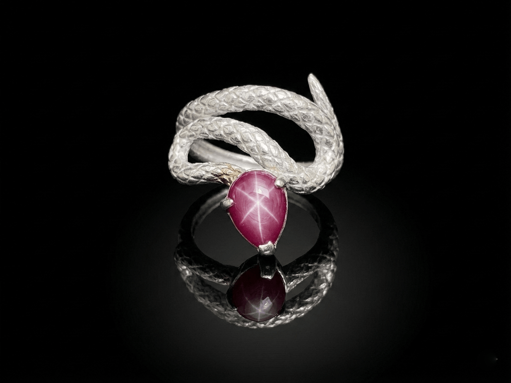 Nhẫn Rắn Vàng trắng 14K Đá quý tự nhiên Ruby sao - AME Jewellery