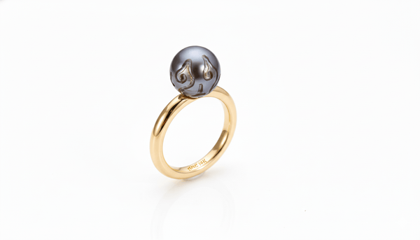 Nhẫn nữ Vàng Ngọc trai Biển Tahiti chạm khắc Hand-carved Tahitian Pearl Classic Ring in 14K Yellow Gold by AME Jewellery