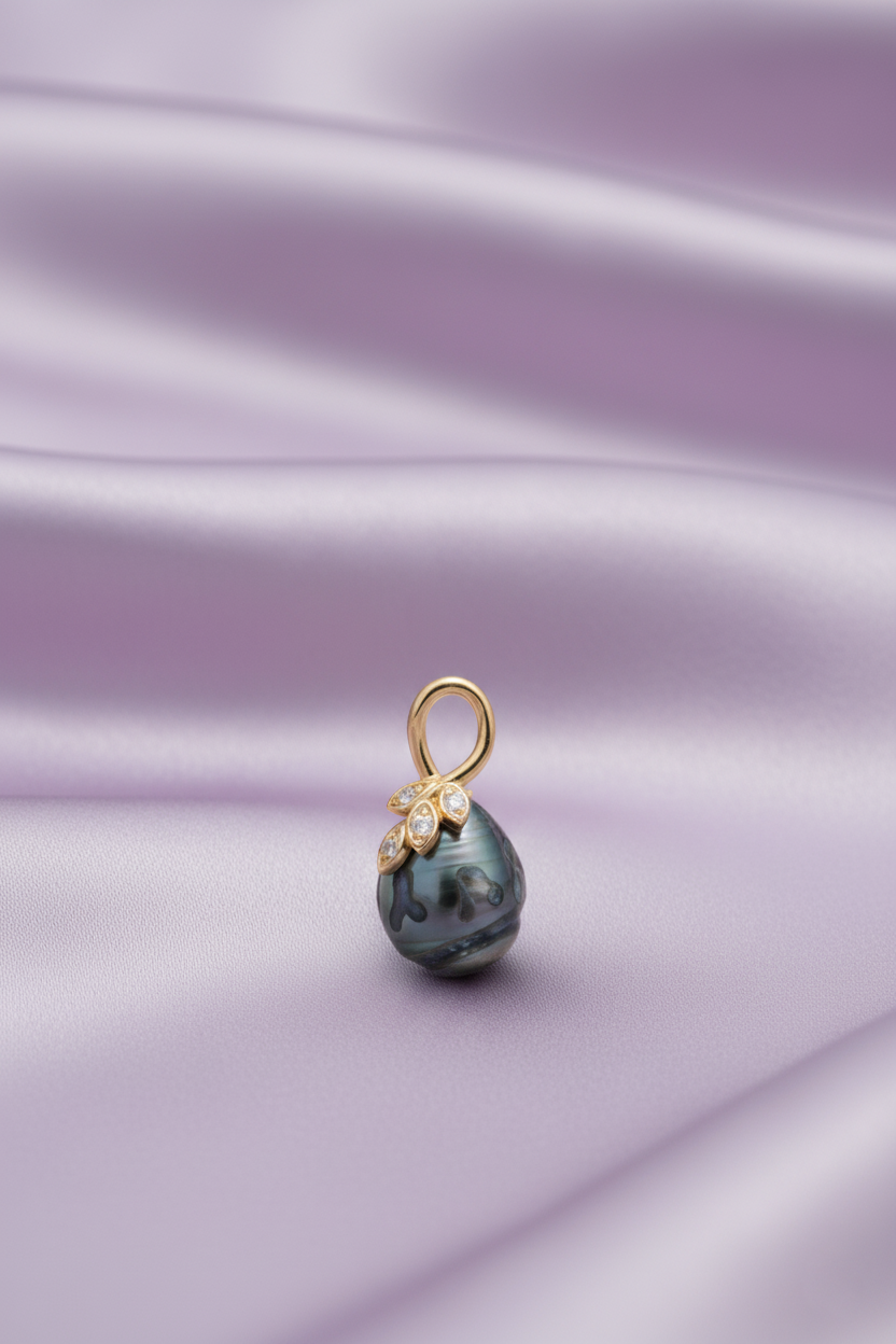 Mặt dây chuyền Vàng Ngọc trai Biển Tahiti chạm khắc Carved Tahitian Cultured Pearl Leaf Pendantin 14K Yellow Gold by AME Jewellery