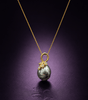 Pendentif feuille en Or jaune 14K avec Perle de Tahiti sculptée - AME Jewellery