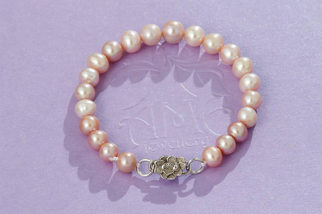 Vòng tay Ngọc trai nước ngọt Lavender khoá Bạc Hoa Sen | AME Jewellery