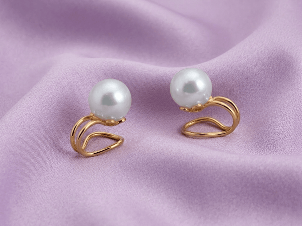 White Freshwater Cultured Pearl clip-on Earrings in 14-karat Yellow Gold, crafted by AME Jewellery