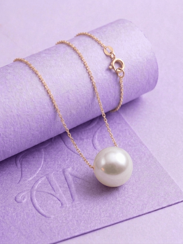 Collier à chaîne avec perle de culture d'eau douce blanche en or jaune 14 carats par AME Jewellery