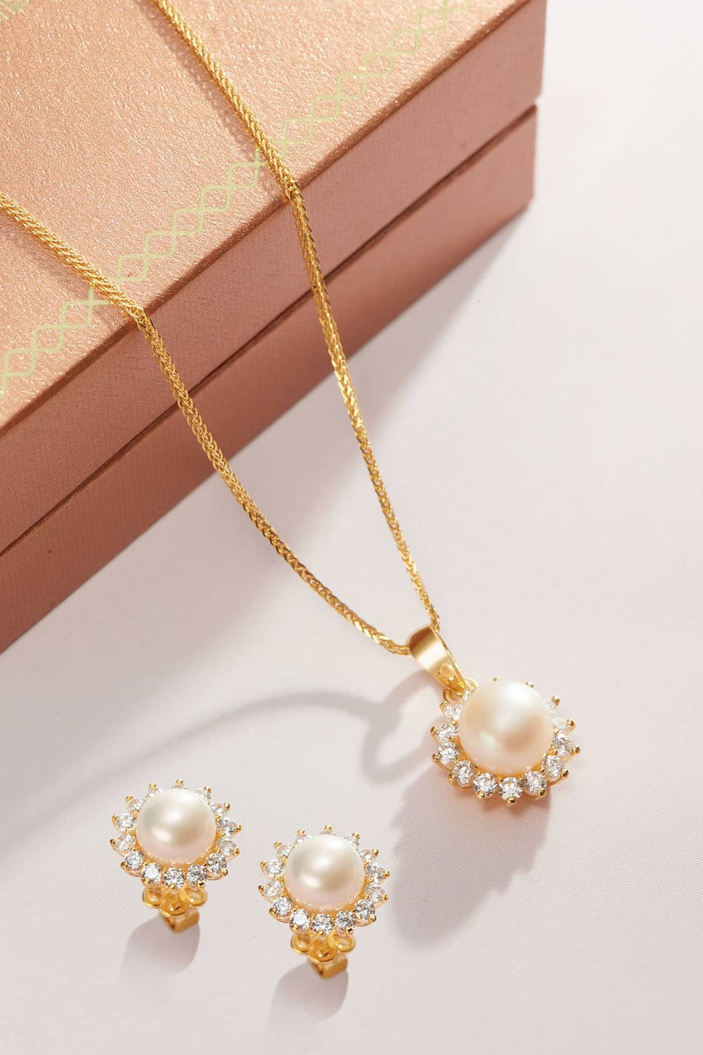 Trang sức Vàng 14K Ngọc trai trắng White Freshwater Pearl Sunflower Jewelry in 14-karat Yellow Gold by AME Jewellery