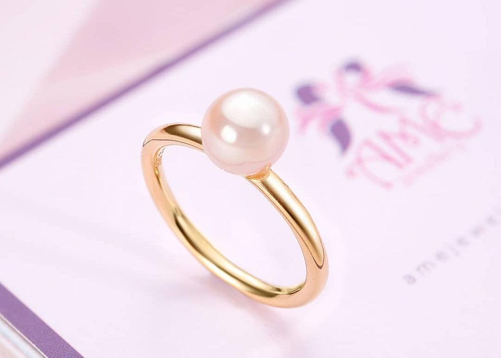 Bague classique en or jaune 14K avec perle de culture d'eau douce rose par AME Jewellery