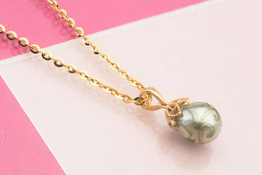 Mặt dây chuyền Vàng Ngọc trai Biển Tahiti chạm khắc Carved Tahitian Cultured Pearl Pendantin 14K Yellow Gold by AME Jewellery