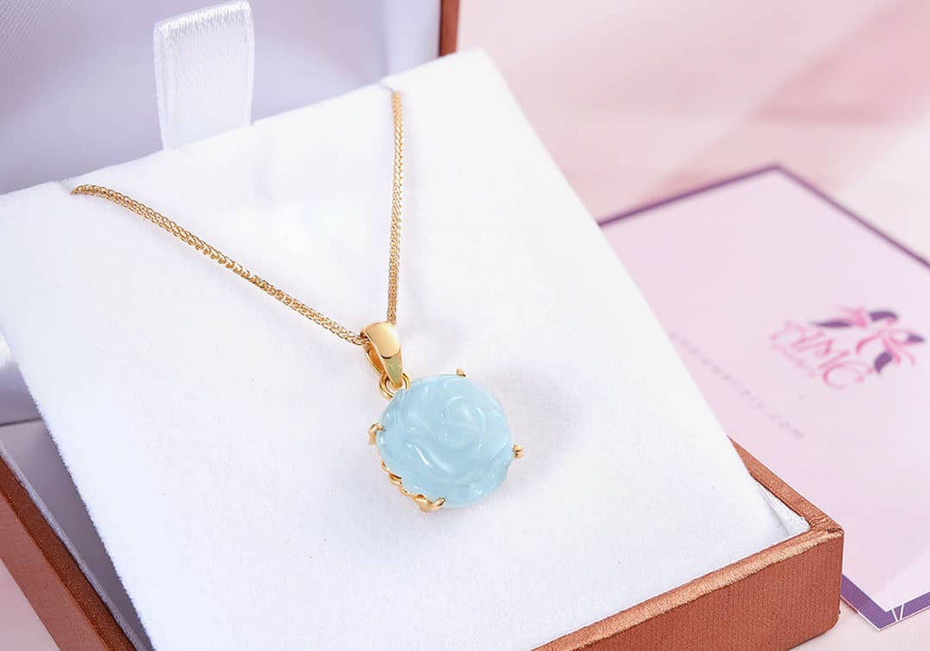 Mặt dây chuyền Vàng Hoa Hồng Đá quý tự nhiên Aquamarine Carved Rose Flower Pendant in 14-karat Yellow Gold by AME Jewellery