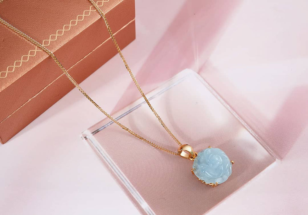 Mặt dây chuyền Vàng Hoa Hồng Đá quý tự nhiên Aquamarine Carved Rose Flower Pendant in 14-karat Yellow Gold by AME Jewellery