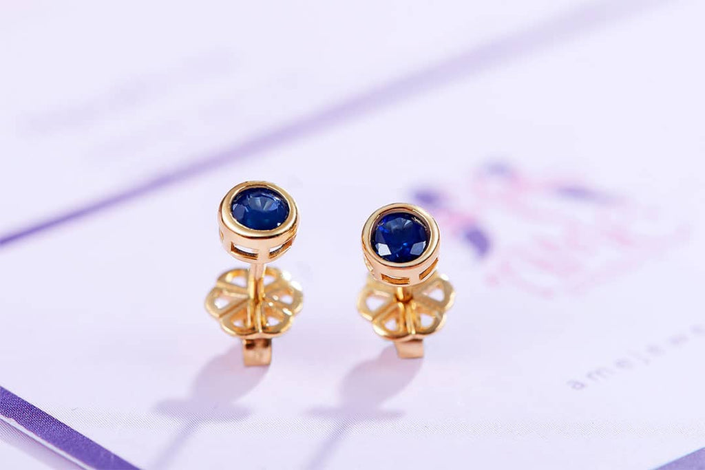 Bông tai Vàng Đá quý tự nhiên Blue Sapphire Bezel Earrings in 14K Yellow Gold | AME Jewellery