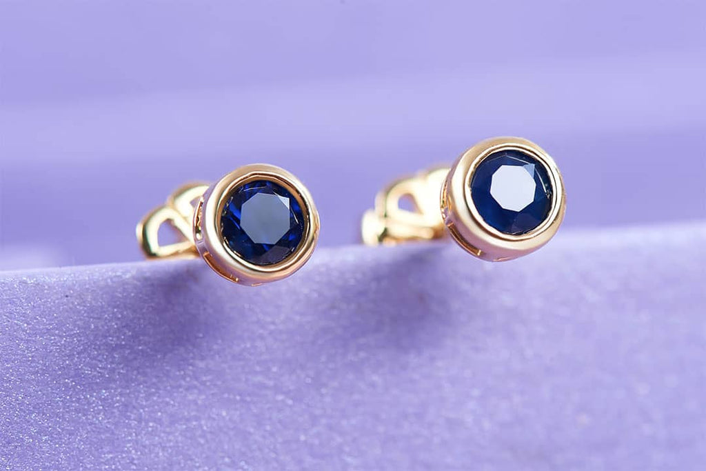 Bông tai Vàng Đá quý tự nhiên Blue Sapphire Bezel Earrings in 14K Yellow Gold | AME Jewellery