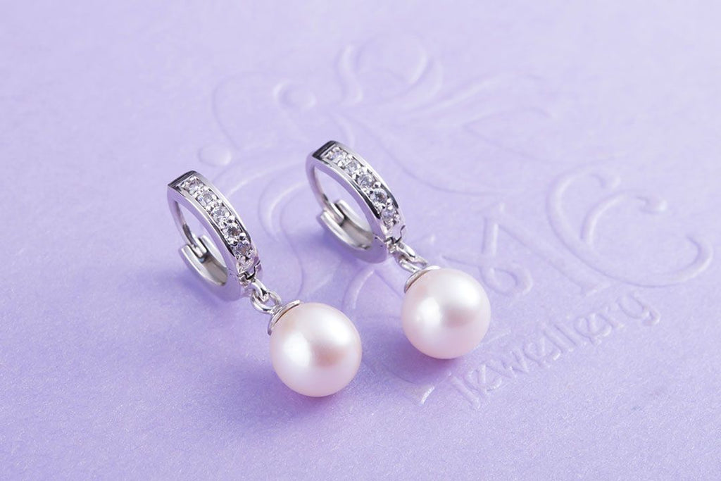 Bông tai Ngọc trai nuôi nước ngọt trắng Pearl huggie hoop  Earrings by AME Jewellery