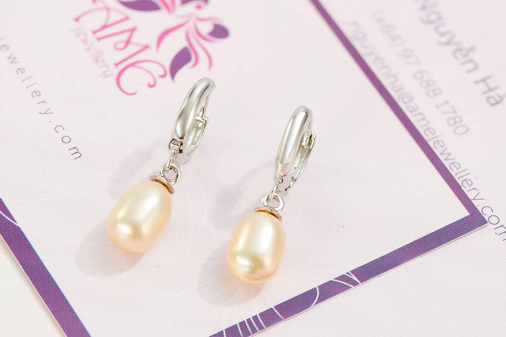 Bông tai Ngọc trai nước ngọt Pearl huggie hoop Earrings | AME Jewellery
