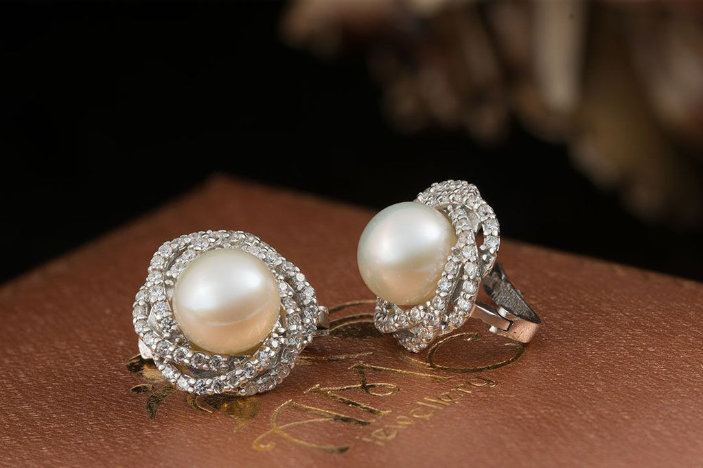 Bông tai Ngọc trai trắng White Freshwater Pearl Halo Nest Earrings by AME Jewellery