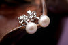 Boucles d'oreilles en argent sterling et perles d'eau douce blanches demi-rond - AME Jewellery