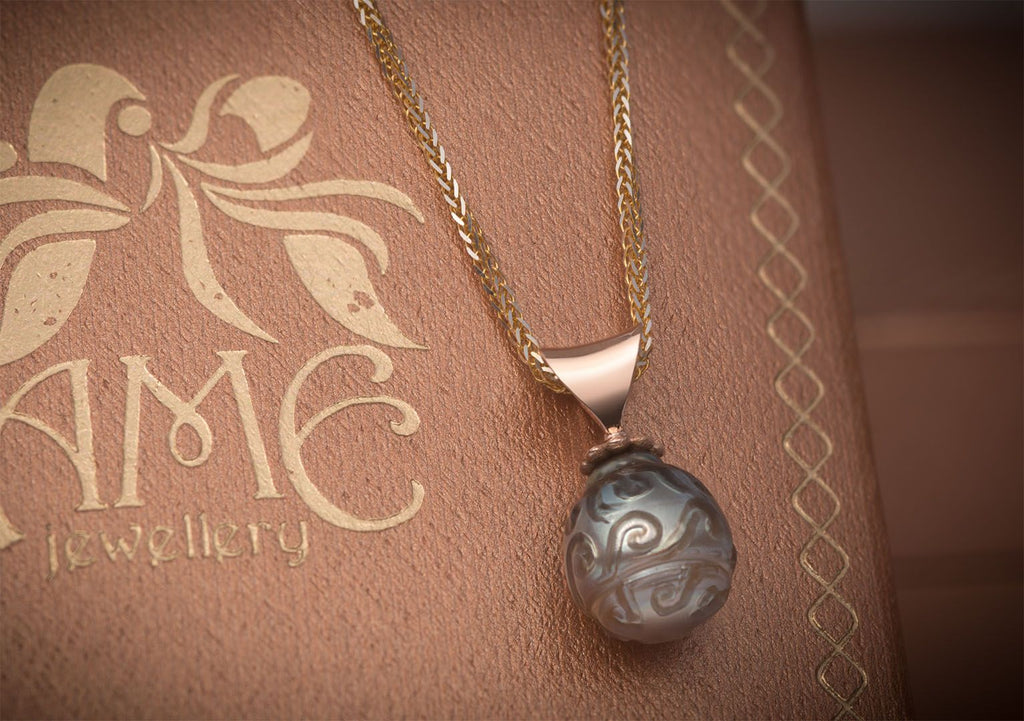 Mặt dây chuyền Vàng hồng Ngọc trai Biển Tahiti chạm khắc Carved Tahitian Cultured Pearl Pendantin 14K Rose Gold by AME Jewellery