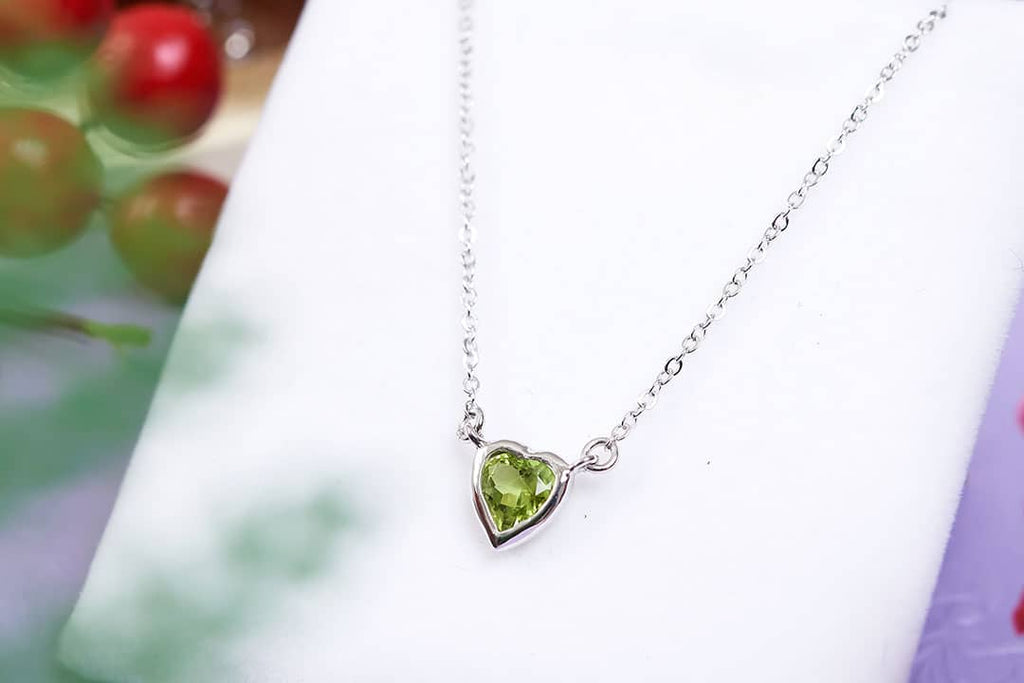 Dây chuyền Đá quý thiên nhiên Heart-cut Peridot Solitaire Bezel Chain Necklace in Sterling Silver by AME Jewellery