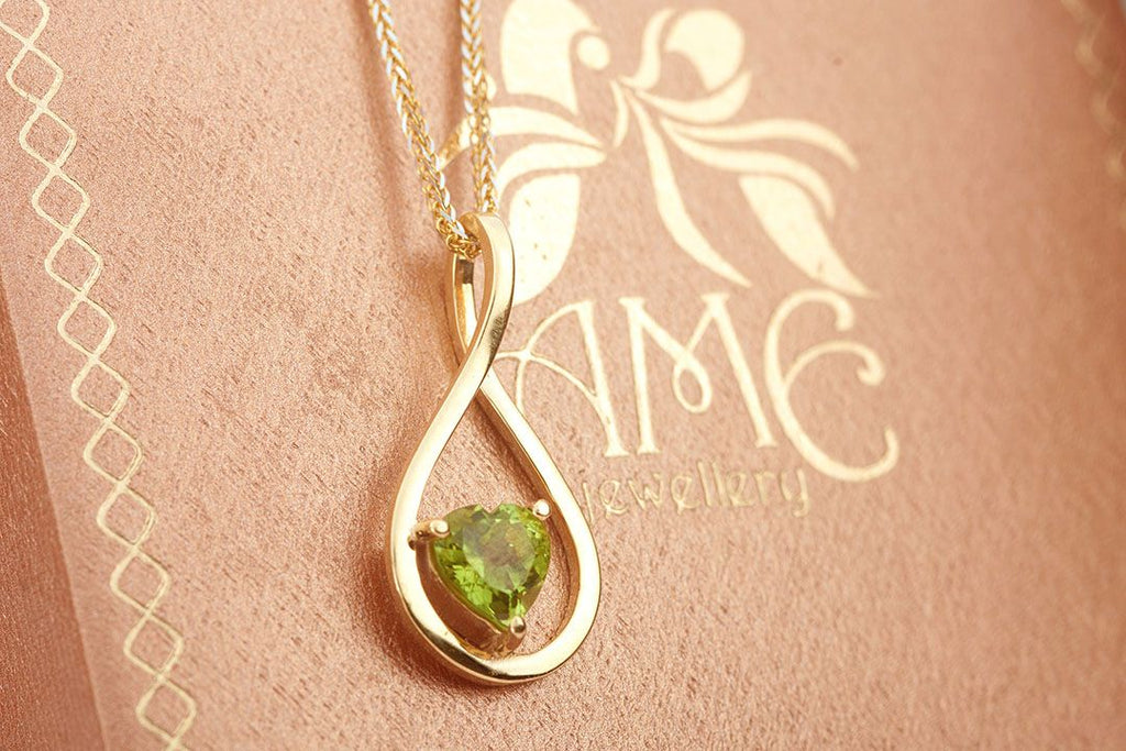 Mặt dây chuyền Vàng Đá qusy tự nhiên Heart-cut Peridot Pendant Necklace in 14K Yellow Gold by AME Jewellery