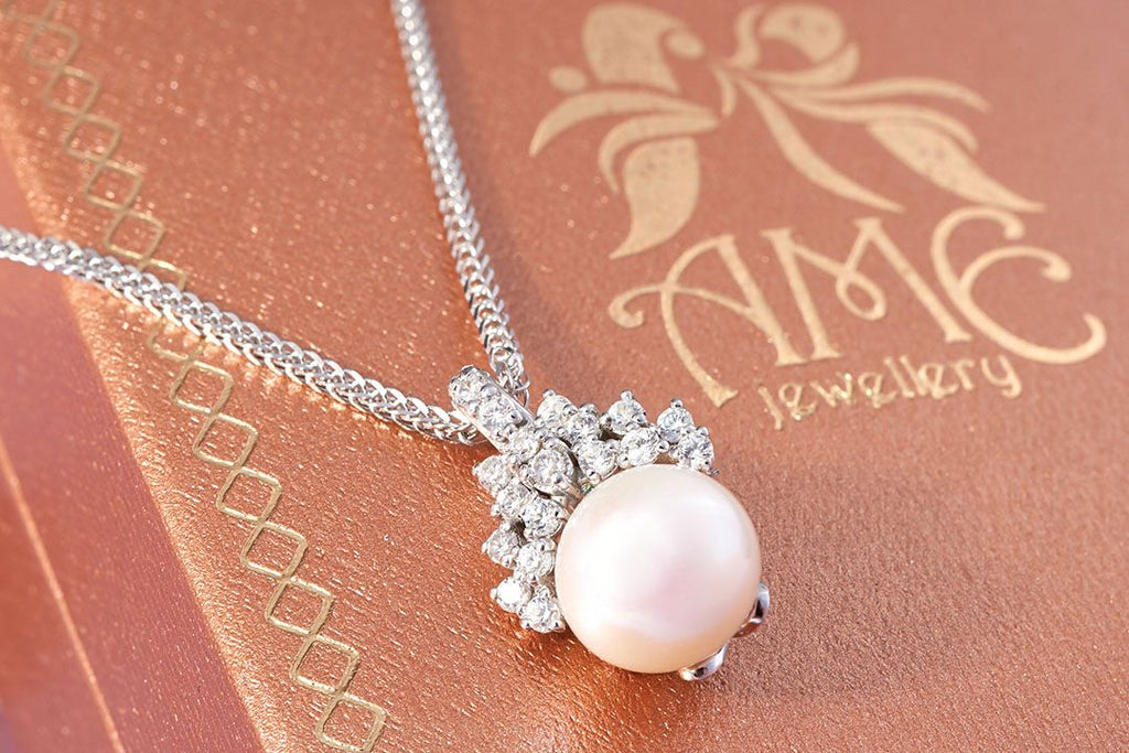 Mặt dây Vương miện Ngọc trai trắng White Pearl Crown Pendant Necklace by AME Jewellery