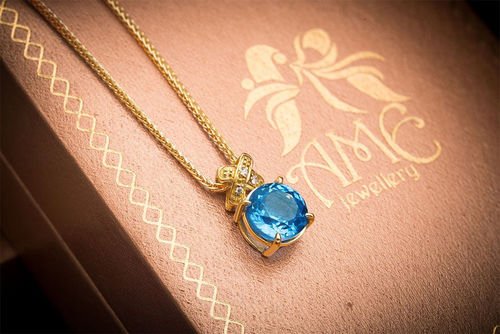 Mặt dây chuyền Vàng Đá quý tự nhiên Blue Topaz Bowtie Gold Pendant Necklace in 14K yellow Gold by AME Jewellery