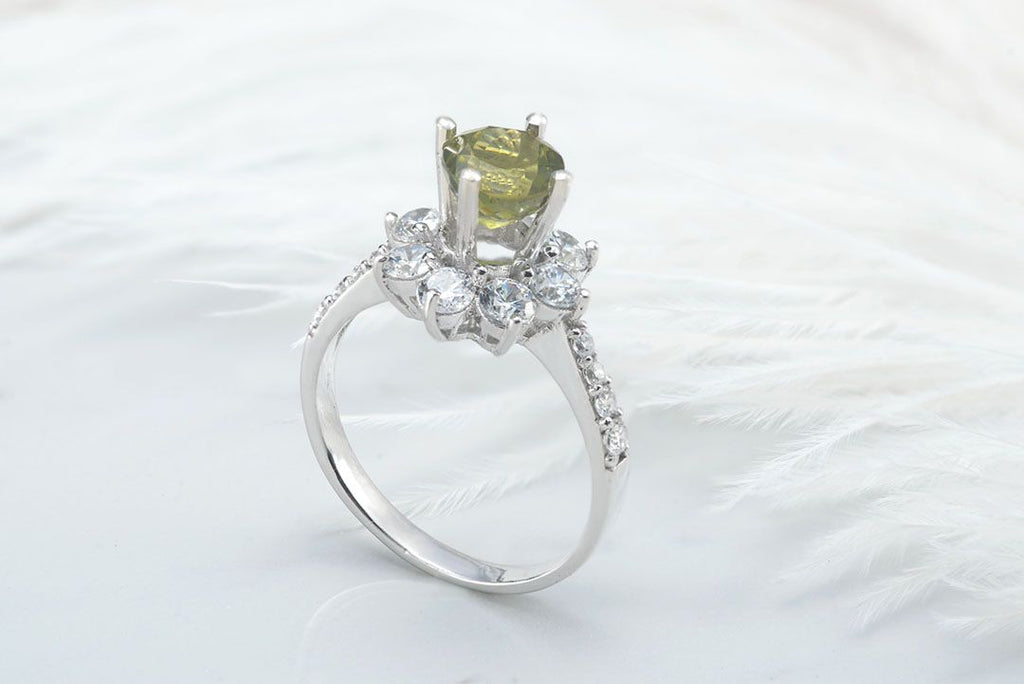 Nhẫn Đá quý tự nhiên Peridot flower ring in sterling silver by AME Jewellery