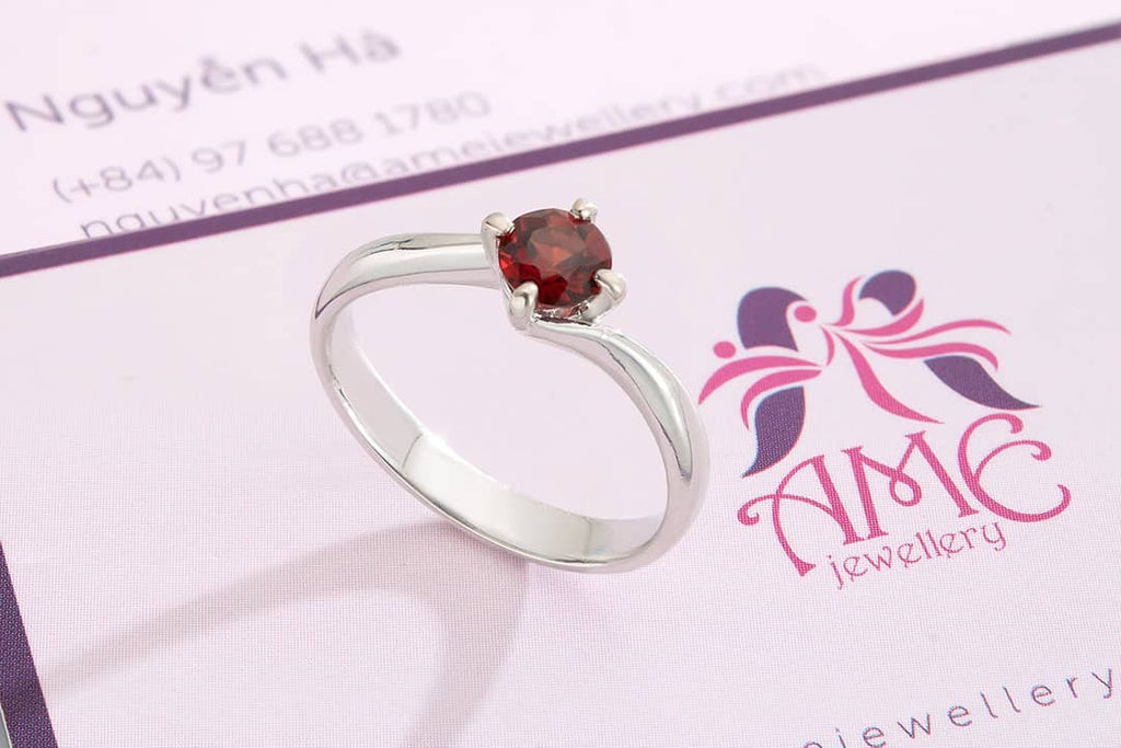Nhẫn nữ Đá quý thiên nhiên Red Garnet twist Ring | AME Jewellery
