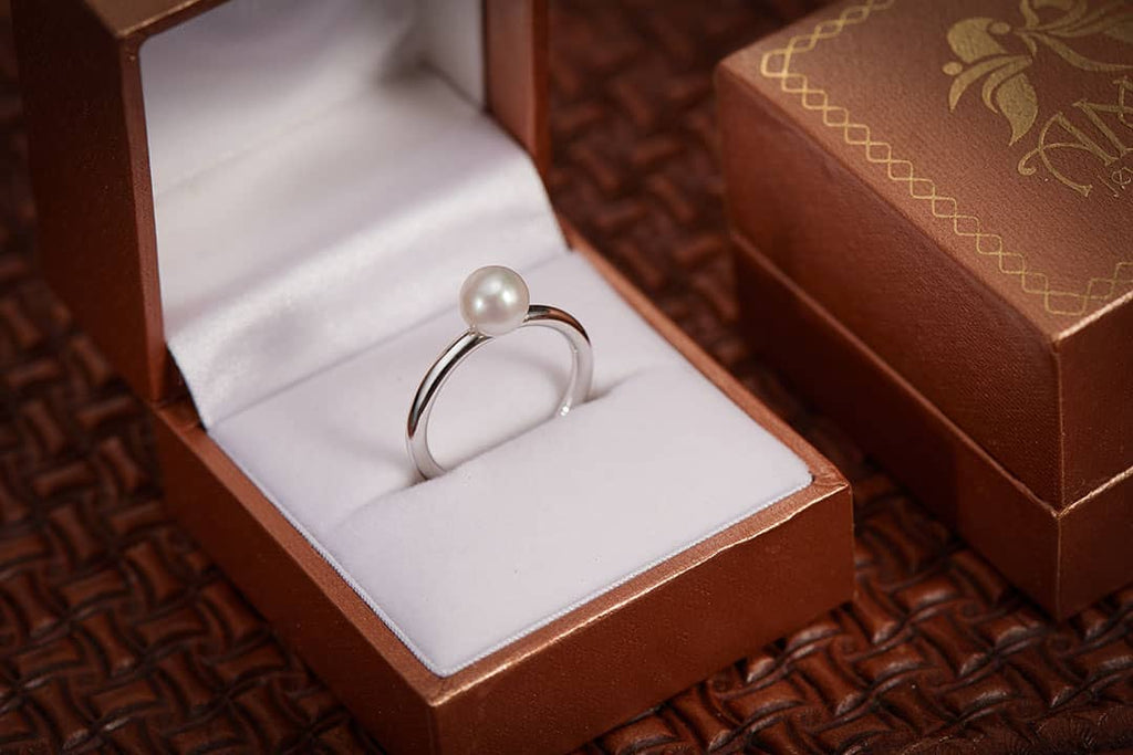 Nhẫn nữ Ngọc trai trắng White Freshwater Pearl Classic Ring by AME Jewellery