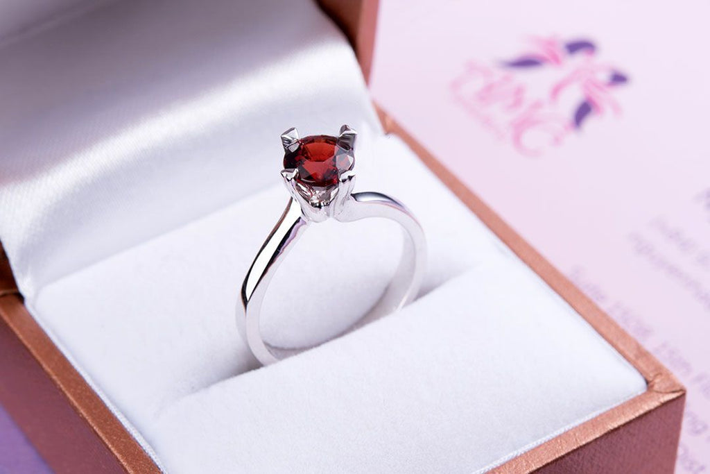 Nhẫn Đá quý thiên nhiên Garnet solitaire ring in sterling silver by AME Jewellery