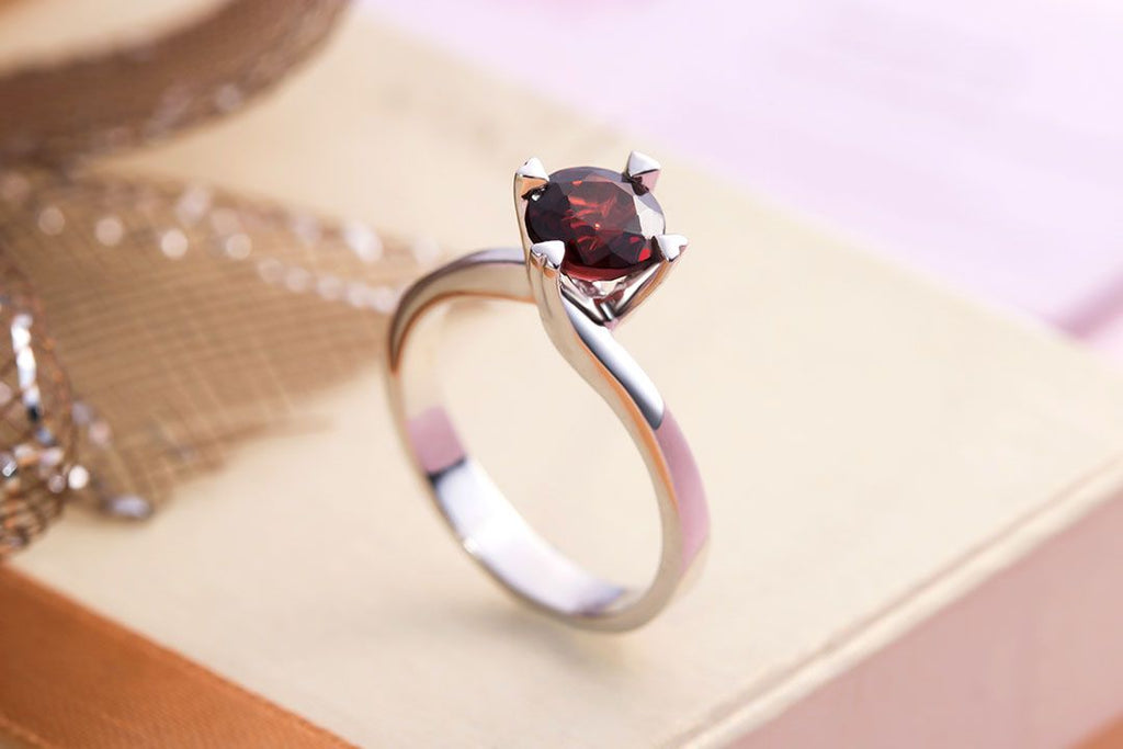 Nhẫn Đá quý thiên nhiên Garnet solitaire ring in sterling silver by AME Jewellery