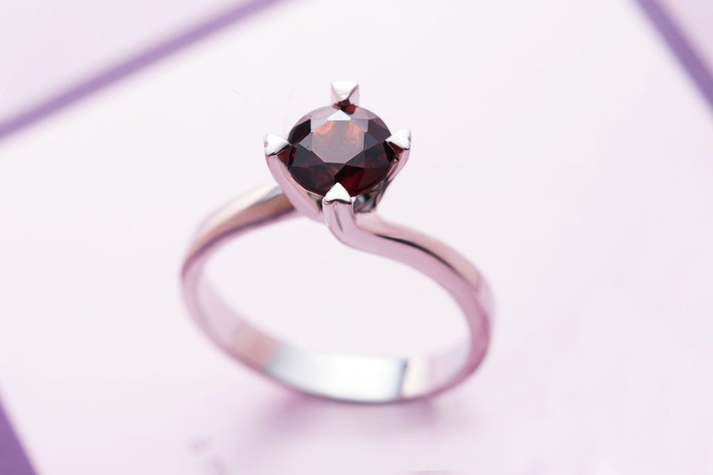 Nhẫn Đá quý thiên nhiên Garnet solitaire ring in sterling silver by AME Jewellery