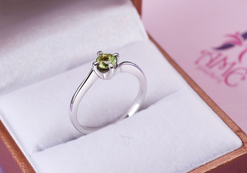 Nhẫn nữ Đá quý thiên nhiên Peridot solitaire twist ring in sterling silver by AME Jewellery