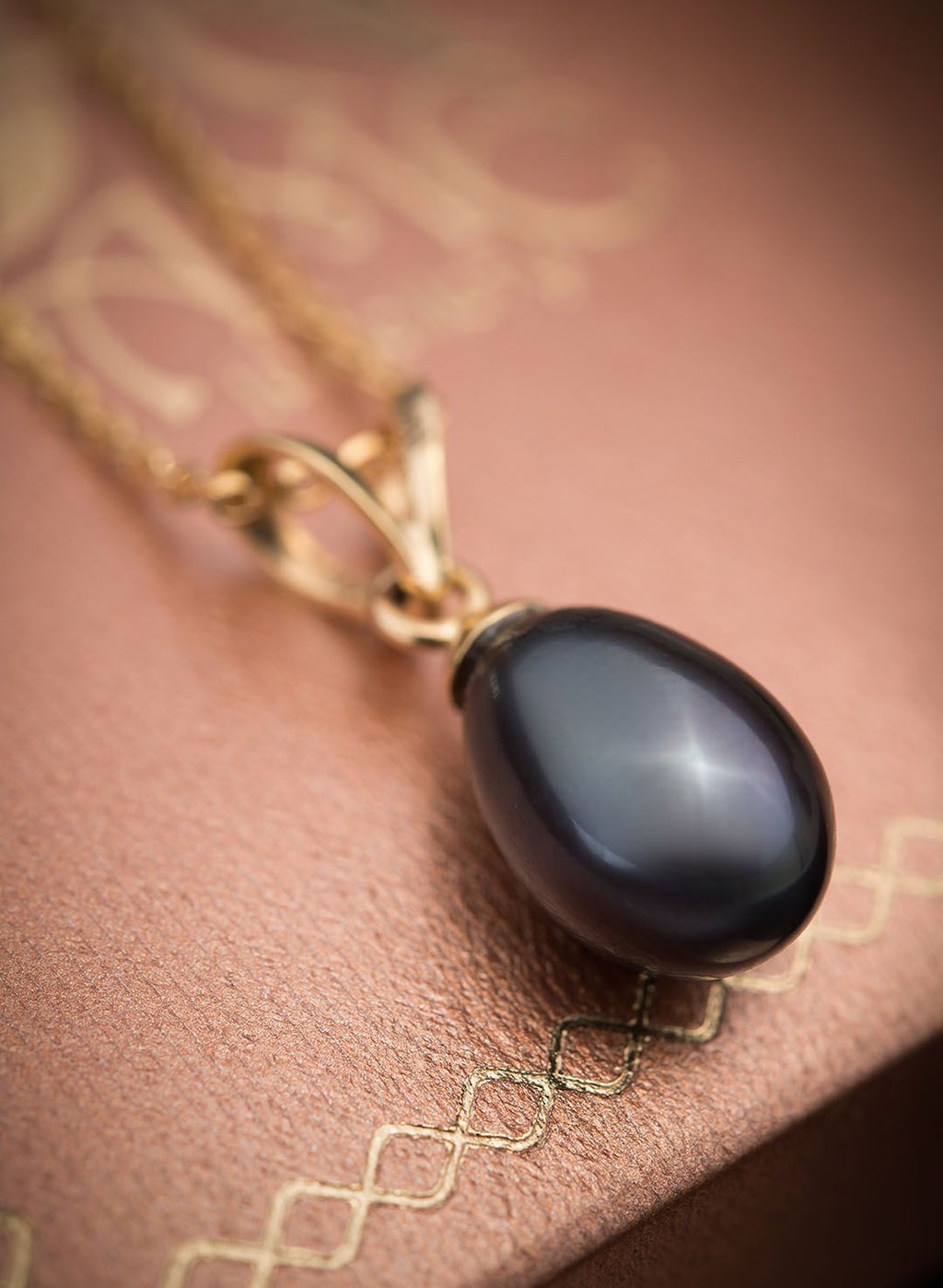 Mặt dây chuyền Vàng 14K Ngọc trai Aubergine Pear Freshwater Pearl Gold Pendant Necklace by AME Jewellery