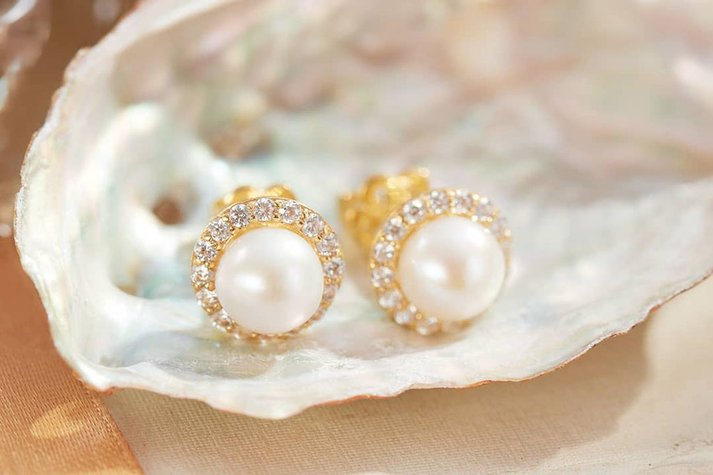 Bông tai Vàng 14K Ngọc trai White Freshwater Pearl Halo Earrings | AME Jewellery