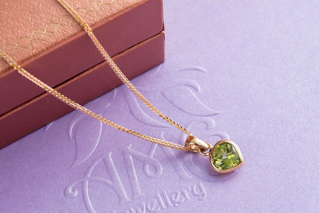 Mặt dây chuyền Vàng Đá quý thiên nhiên Heart-cut Peridot Bezel Pendant Necklace in 14K Yellow Gond by AME Jewellery