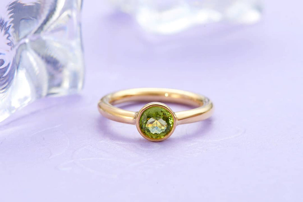 Nhẫn nữ Vàng 14K Đá quý thiên nhiên Peridot Bezel Ring in 14K Yellow Gold by AME Jewellery