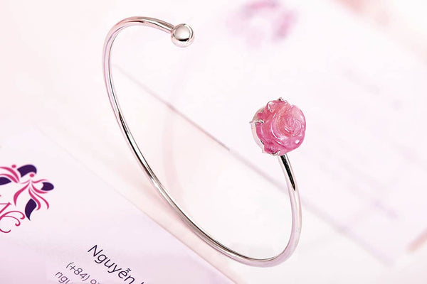 Vòng tay Vàng trắng Đá quý tự nhiên Ruby Carved Rose Flower White Gold Bangle | AME Jewellery