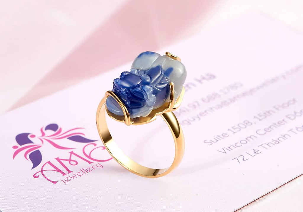 Nhẫn Vàng Tỳ hưu Đá quý thiên nhiên Sapphire Carved Pixiu Ring in 14K Yellow Gold by AME Jewellery