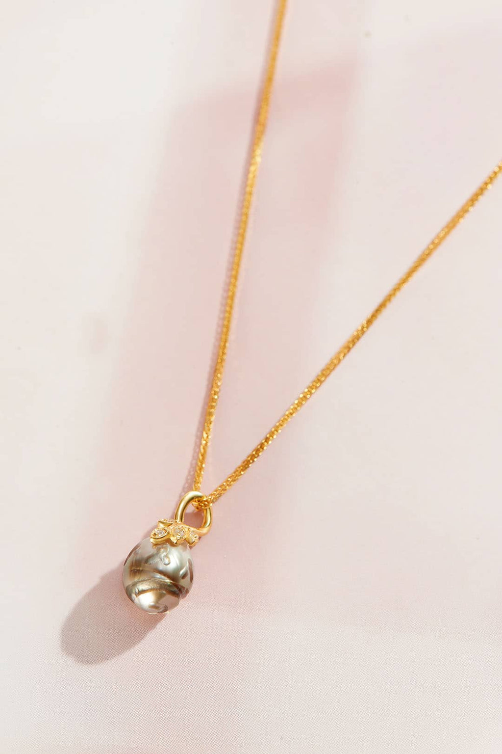 Mặt dây chuyền Vàng Ngọc trai Biển Tahiti chạm khắc Carved Tahitian Cultured Pearl Leaf Pendantin 14K Yellow Gold by AME Jewellery