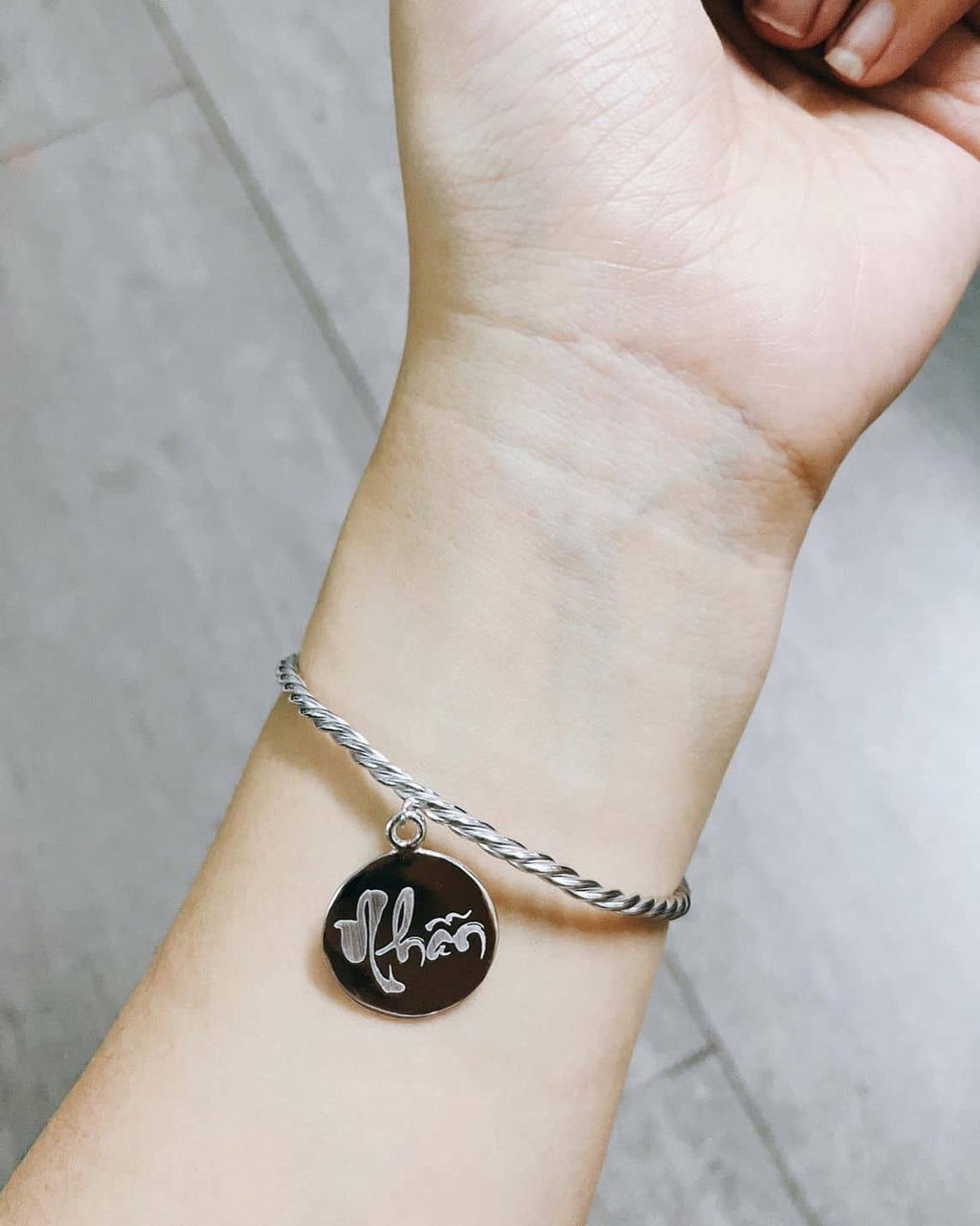 Vòng tay Bạc cao cấp khắc chữ Nhẫn | Cable Bangle | AME Jewellery