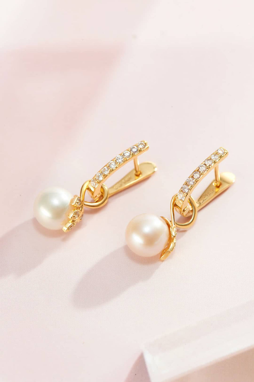 Bông tai Vàng Ngọc trai White Freshwater Cultured Pearl Leaf Latch Back Earrings in 14K Yellow Gold | AME Jewellery