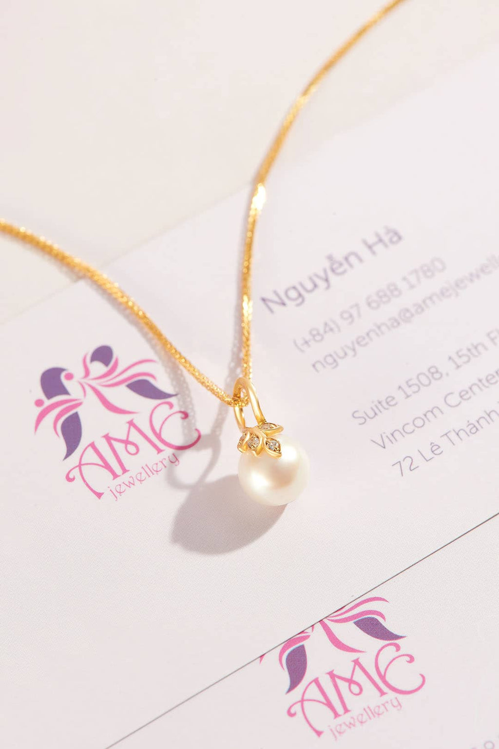 Mặt dây Vàng Ngọc trai White Freshwater Pearl Leaf Pendantin 14K Yellow Gold | AME Jewellery